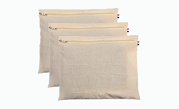 Off White Cotton Saree Cover Bag Merchant, Trader & Exporter in West Bengal, India, USA, Europe, UAE, Australia, Russia, Korea & Japan